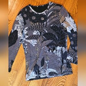 Fine mesh layered 3/4 sleeve vintage top small